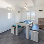 Apartman Lovely In Trget