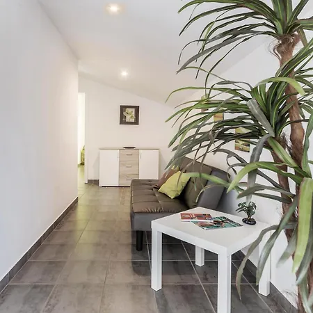 Lovely In Apartment *